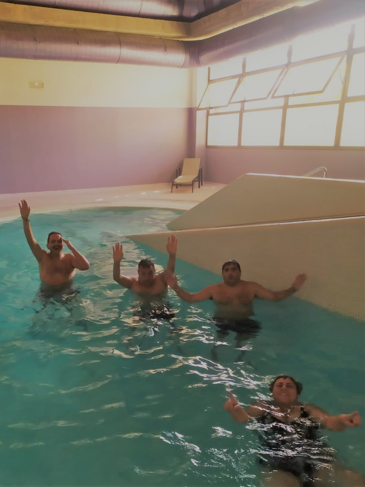 DISFRUTAMOS DE NUESTRA PISCINA
