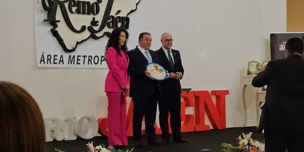 EL GRUPO ENTREPINARES DEL MERCADILLO GALARDONADO CON EL PREMIO REINO DE JAEN AREA METROPOLITANA JUNTA DE ANDALUCIA